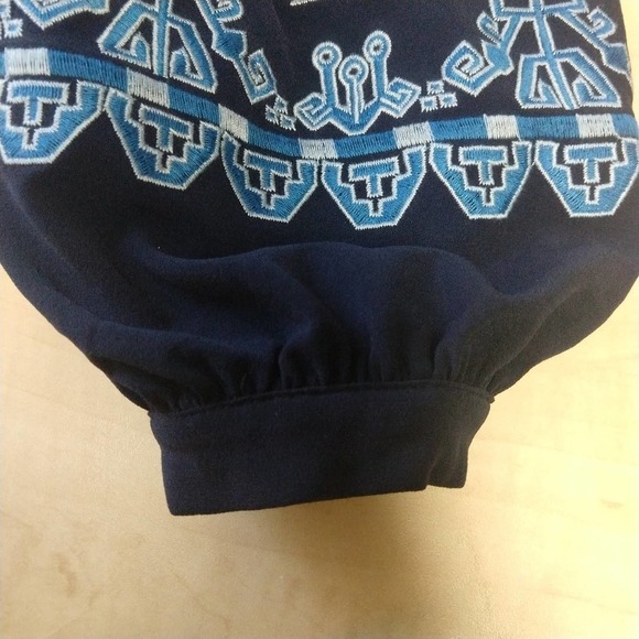 Sugar + Lips Boho Aztec Cold Shoulder Top XS - Picture 8 of 8